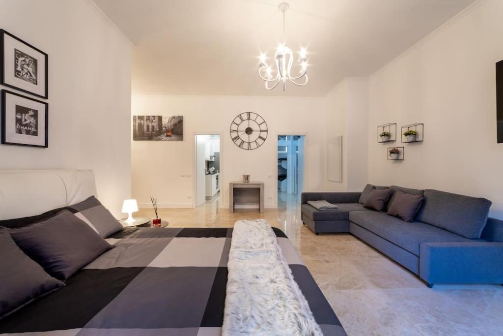 San Babila - Luxury Milanese Apartment Milão Exterior foto