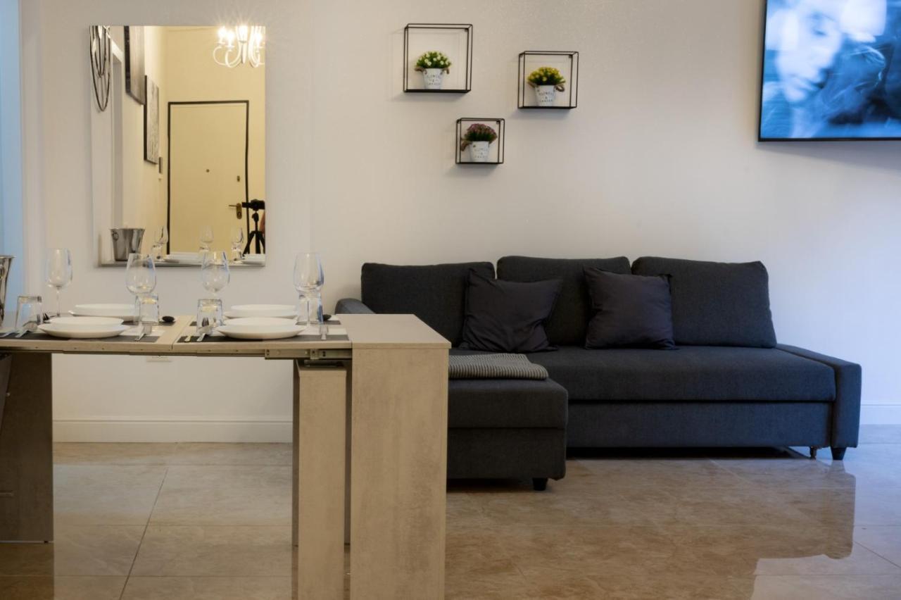 San Babila - Luxury Milanese Apartment Milão Exterior foto