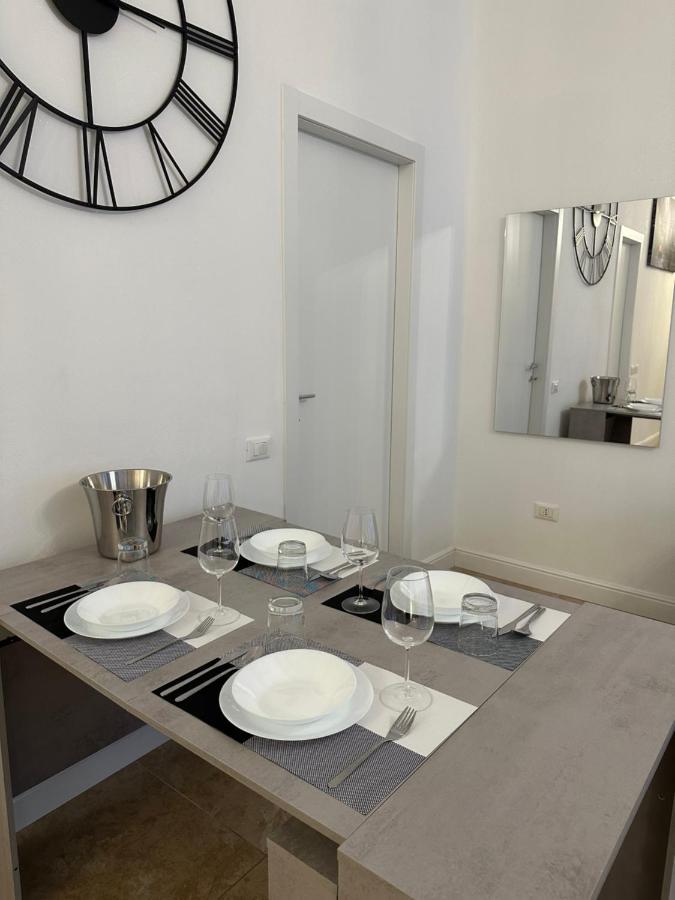 San Babila - Luxury Milanese Apartment Milão Exterior foto