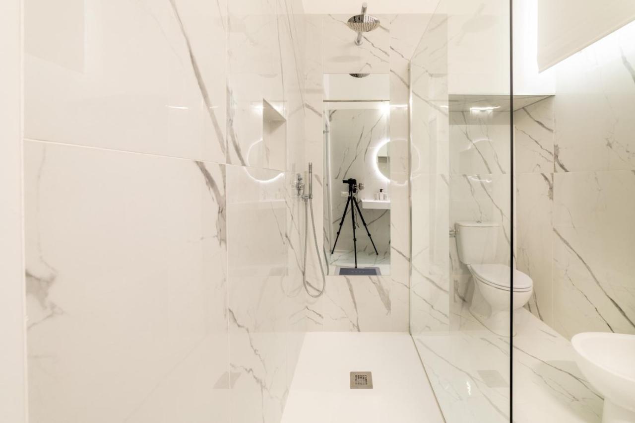 San Babila - Luxury Milanese Apartment Milão Exterior foto