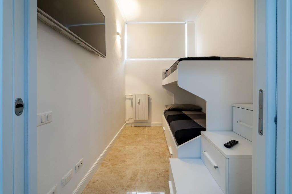 San Babila - Luxury Milanese Apartment Milão Exterior foto