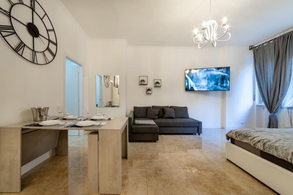 San Babila - Luxury Milanese Apartment Milão Exterior foto