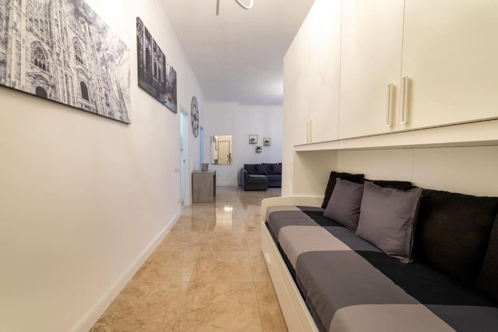 San Babila - Luxury Milanese Apartment Milão Exterior foto