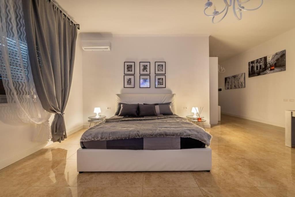San Babila - Luxury Milanese Apartment Milão Exterior foto